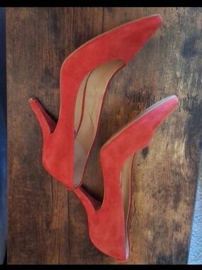 Michael kors suede heels 👠